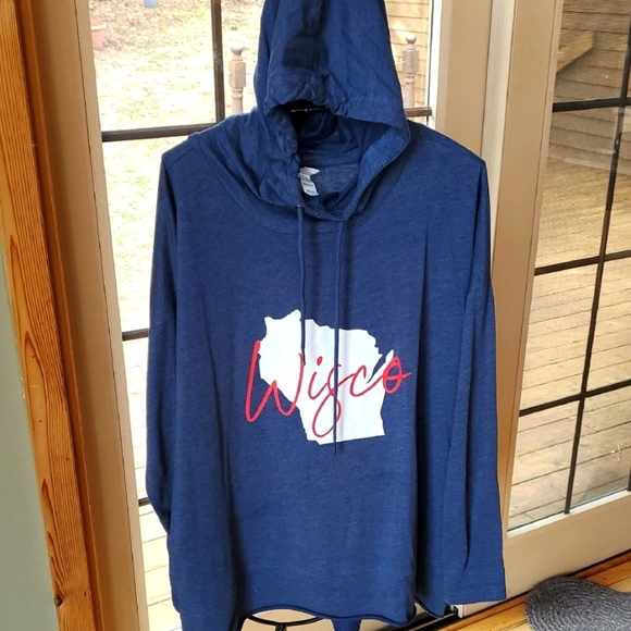 Roughin It In Style Logo District Blue Light Sz. XLHoodie with Wisconsin Graphic - Picture 1 of 10